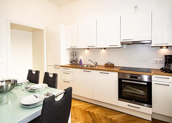 Raimond Apartment